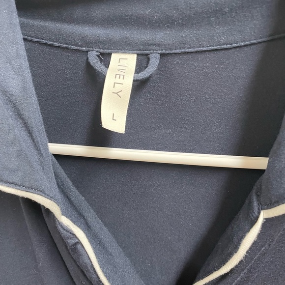 Lively button down - size large NWOT - Picture 2 of 4